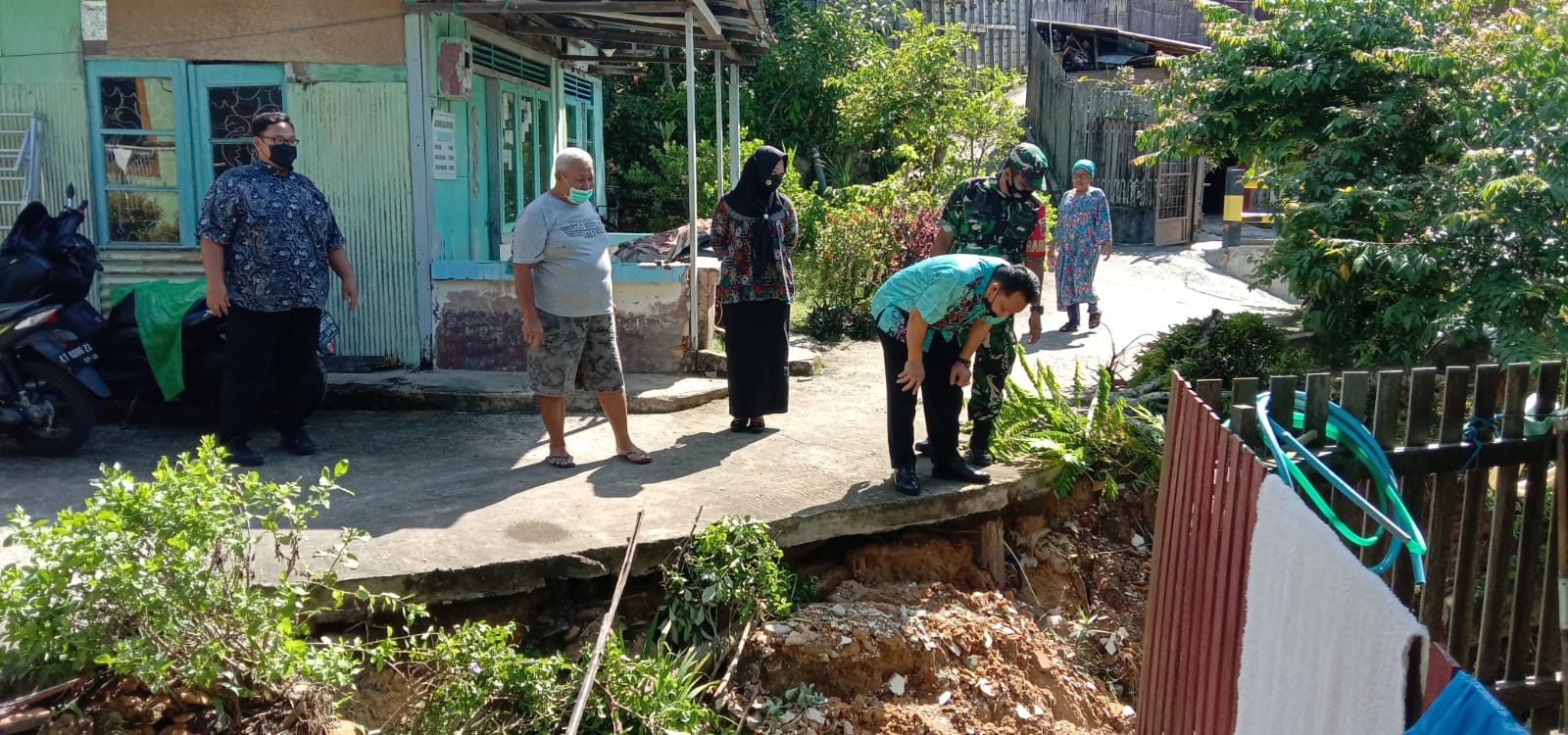 Peninjauan Lokasi Tanah Longsor di Wilayah Kelurahan Telaga Sari